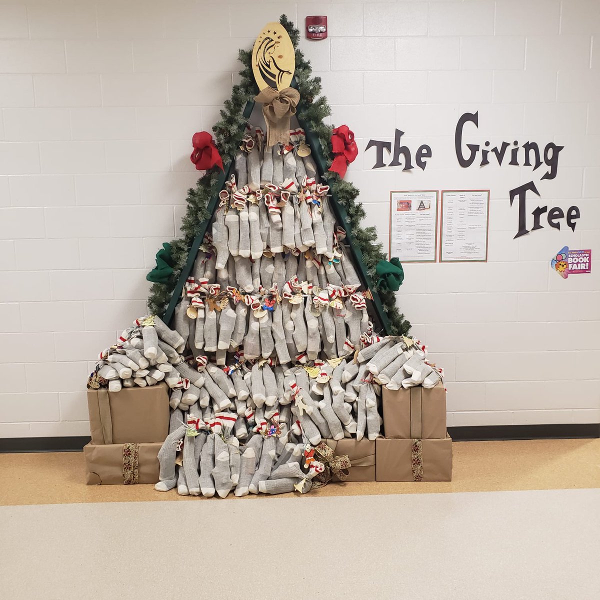 OLG_CCSD's tweet photo. 150 pairs of socks filled with much needed items for the Mustard Seed. Thank you to every single family that donated items and to our Grade 6s for stuffing socks. Another successful #SocksForTheSeed project and an overflowing #GivingTree ๐
#IBelieveInCatholicEd #GrACE4cathed https://t.co/2DvCaCs8Rk