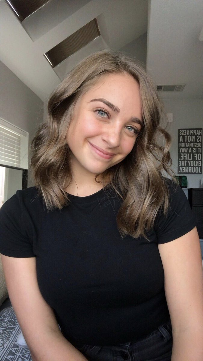 Me at the beginning of the decade vs me at the end of the decade. Sweet little Peyton...those eye brows😂