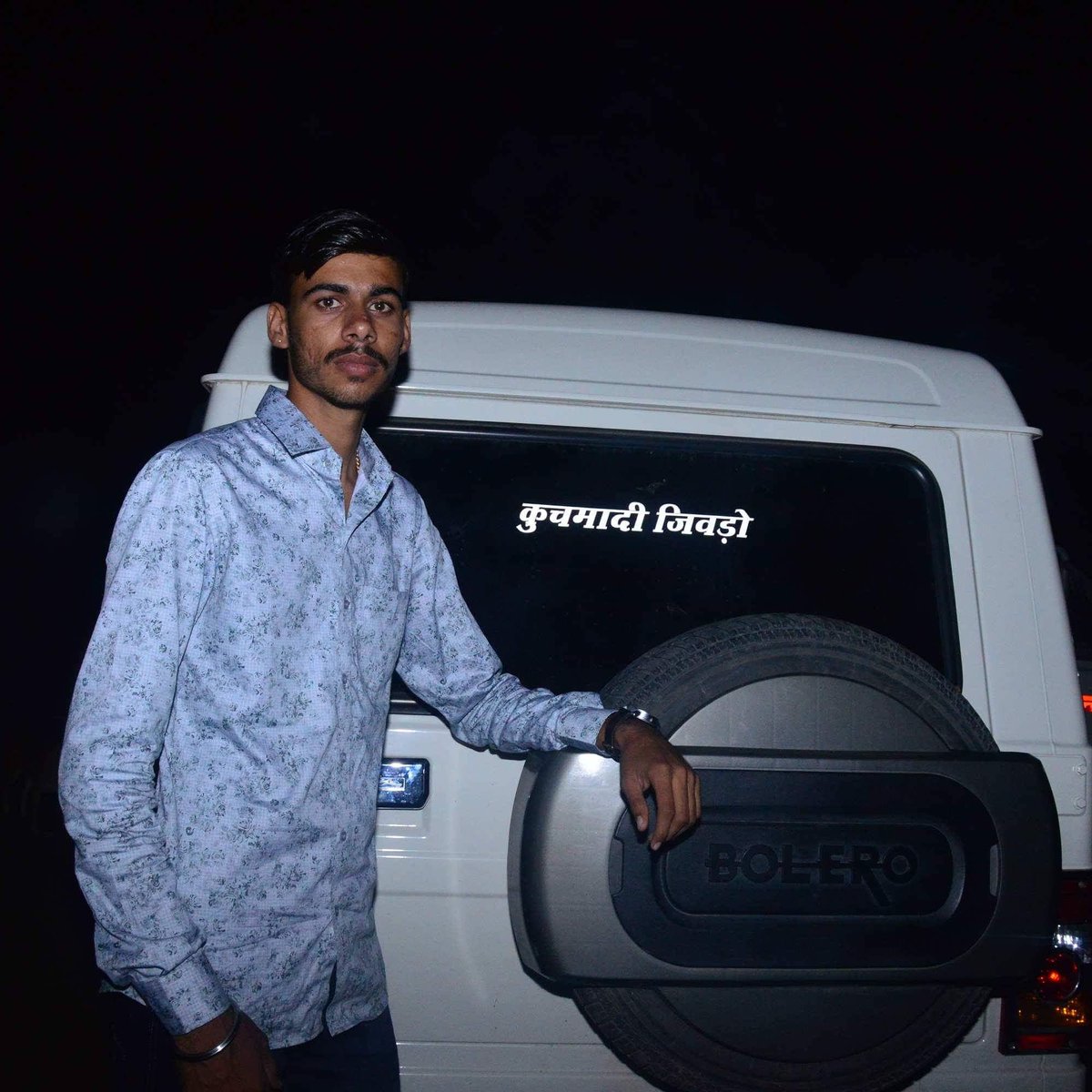 itz_Sunil29's tweet photo. इश्क़ मत कर लेना मेरे अँदाज से,
          मेरी फ़ितरत ही शायराना है,
लफ़्ज तो लिखता हूँ मुहब्बत से,
             मेरा दिल भी आशिकाना है, 
#JaY_BhoLe          #SuNsa https://t.co/FrYyz1elEi