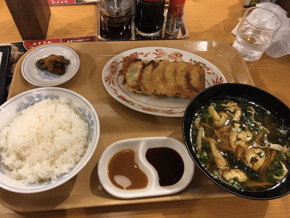 fabrista_tokyo's tweet photo. bluebellgrayの打合せで宇都宮へ。やっぱり餃子食べちゃう🥟あー!ビール飲みてー!!!
#fabrista #ファブリスタ #輸入カーテン #インテリアコーディネート #東京デザインセンター #輸入ファブリック #bluebellgray
https://t.co/dQ0uzEdlaV https://t.co/tbM8FN4LB7
