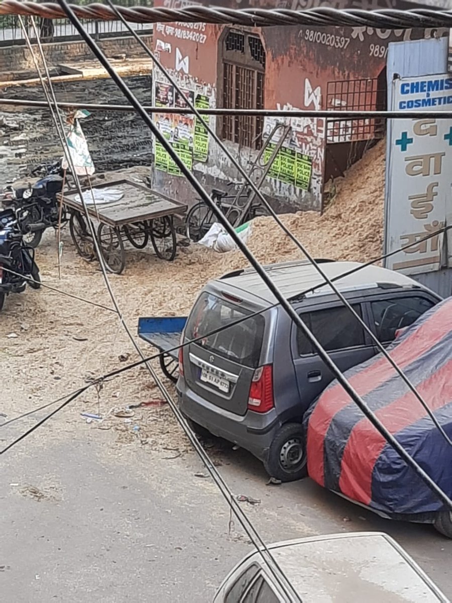 PADAKUU's tweet image. Take an action @ArvindKejriwal @EDMC10946637 @CPCB_OFFICIAL @ControlDelhi 
#pollutionissues 
#B-380 - 381 Gharoli Dairy farm near mayur vihar phase 3 110096