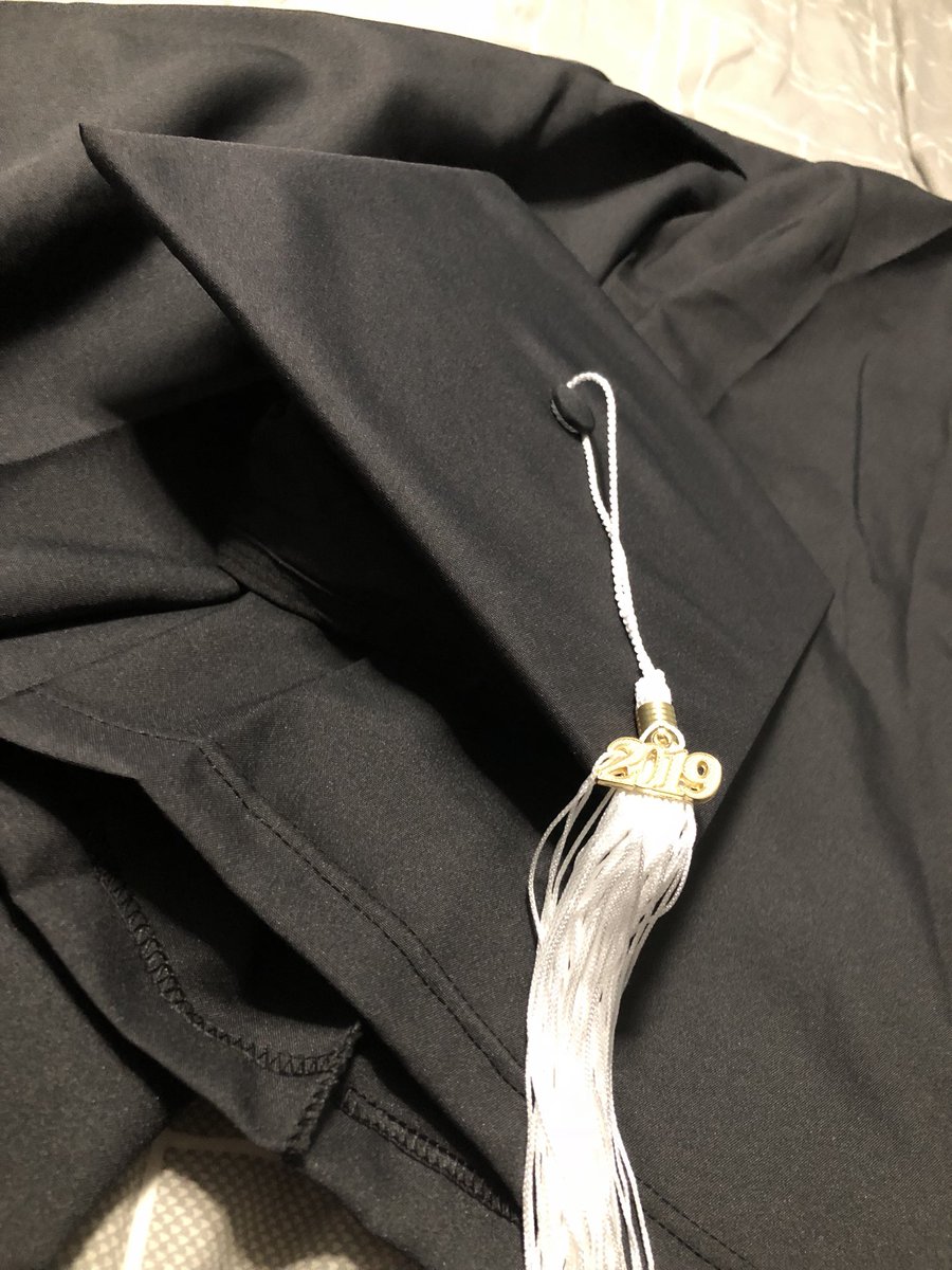 MrsMuellerArt's tweet photo. The end is near, I graduate December 14th :) #trinitytroll #arteducation ๐ฉ๐ปโ๐๐ https://t.co/YUkOFBRWhx