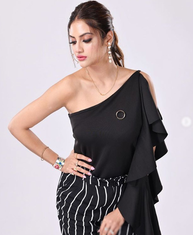 DottPost's tweet photo. Nusrat Jahan shows us why the colour black is classic and timeless..

#TuesdayThoughts #TuesdayMotivation #lifestyle #Bollywood https://t.co/fa8GuMiNaR