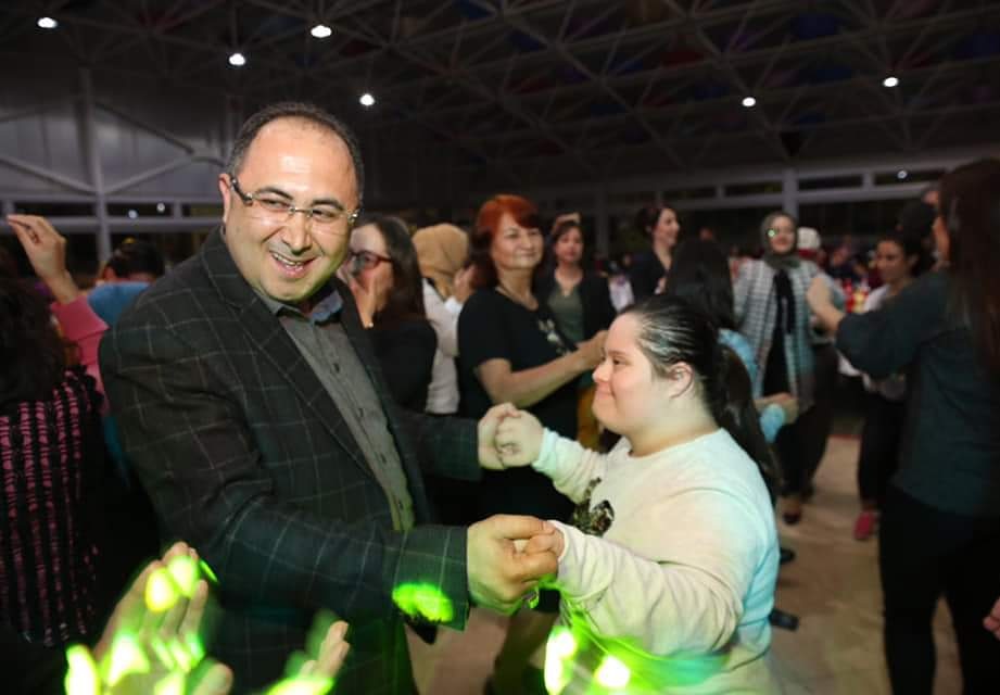 Tüm engelli vatandaşlarımızın #3AralıkDünyaEngellilerGünü kutlu olsun. Engelleri sevgi, saygı ve empatiyle ortadan kaldırabiliriz.