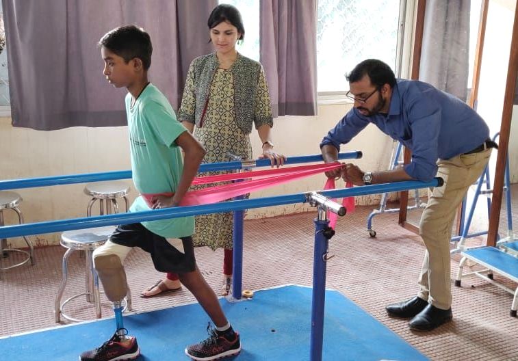 ICRC_nd's tweet photo. On #InternationalDisabilityDay and every day, a salute to those who inspire us with their determination. 

Ravi recently received his first prosthesis. The 13-year-old is waiting for the day when he can play with his friends again. #IDPD2019 https://t.co/i9vAx7ZEXl