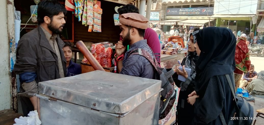 siecjp2019's tweet photo. How do you spend these lovely #Karachi #winter days? Our students spend it on the field, bringing out new stories everyday. #journalism #reporting #media @iEARNPAK @FSKamal https://t.co/Ej9rRAry8g