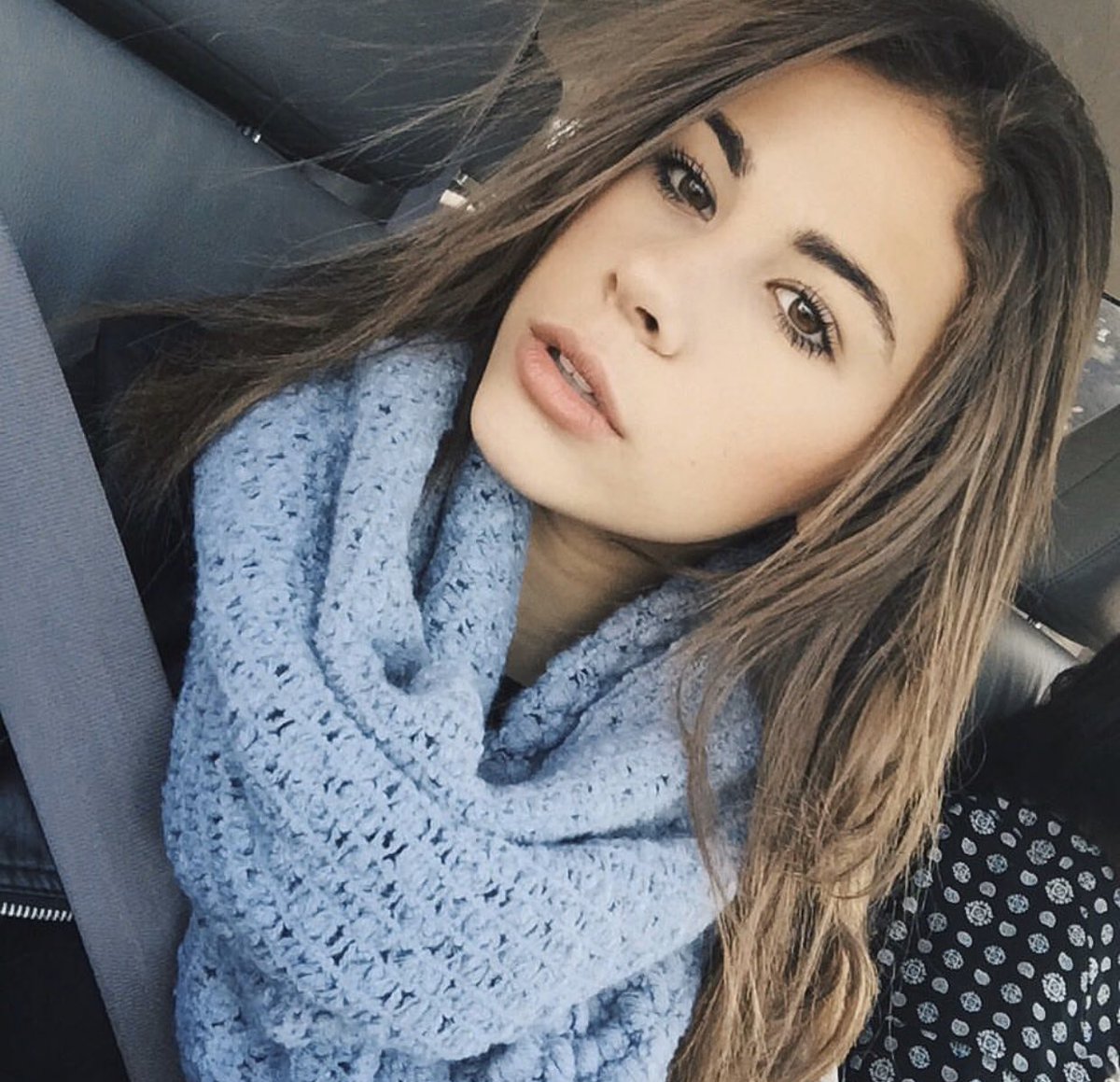KaylaRay67's tweet photo. Classic car selfie 🐨 https://t.co/HfZjPJBYQ3