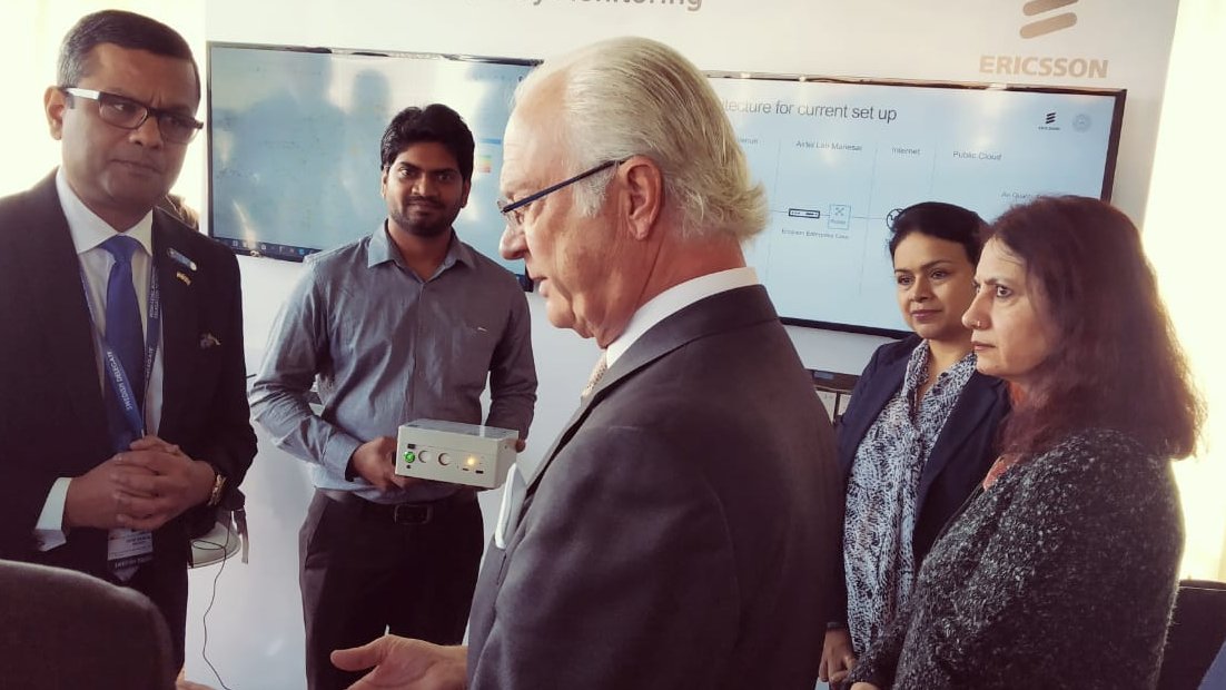 Ericsson India MD, Nitin Bansal gives a quick walkthrough to His Majesty King Carl XVI Gustaf of Sweden on our joint initiative with <a href="/IITKanpur/">IIT Kanpur</a> to enable real time air quality monitoring in #Delhi using the power of Nb-IoT   
<a href="/SwedeninIndia/">Sweden in India</a> #swedenindiasambandh