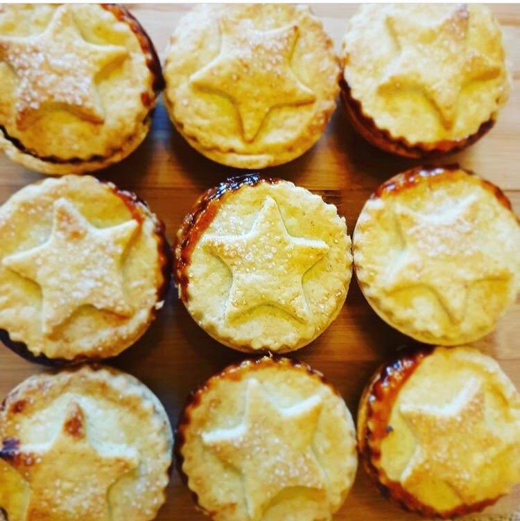 Who’s feeling festive?? We’re replacing the pastries in our hampers with some homemade mince pies for the whole of December! Get em while they’re hot!
#christmas #mincepies #festive #homemade #baking #eatlocal #connectlocalscotland #notforthereindeer #delicious #hamper