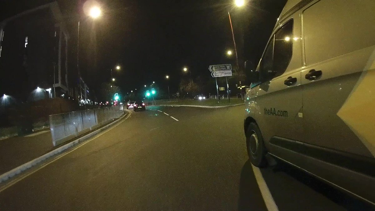 FrankleyMan's tweet image. I wasn&apos;t very impressed with @TheAA_UK driver last night. Pulls out in front of traffic, ignoring give way lines. Sits in the right hand lane, clearly marked for right turns. Then, nearly taking me out (on a push bike), decides to cut across my lane. #DriverReported @WMPRHRT