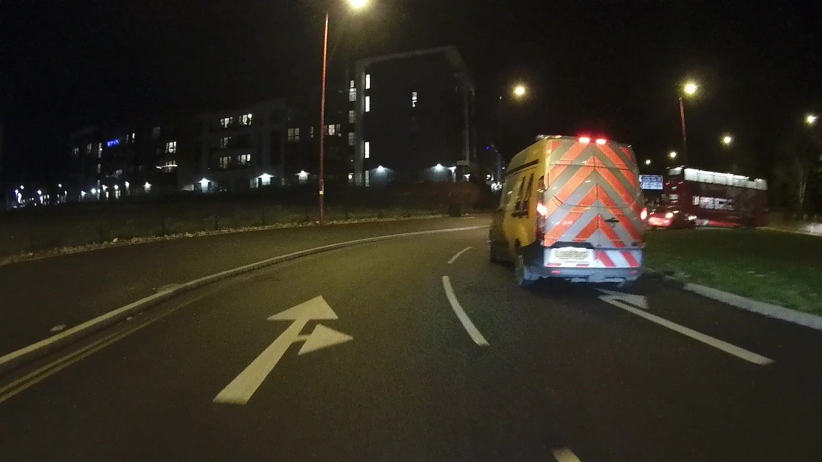 FrankleyMan's tweet image. I wasn&apos;t very impressed with @TheAA_UK driver last night. Pulls out in front of traffic, ignoring give way lines. Sits in the right hand lane, clearly marked for right turns. Then, nearly taking me out (on a push bike), decides to cut across my lane. #DriverReported @WMPRHRT
