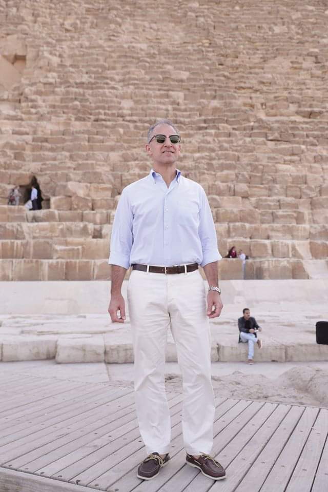 Lotusegypt1's tweet photo. سفير امريكا راح الاهرامات حب يتفسح شويه 😑😒 https://t.co/dmBwuT9UzS