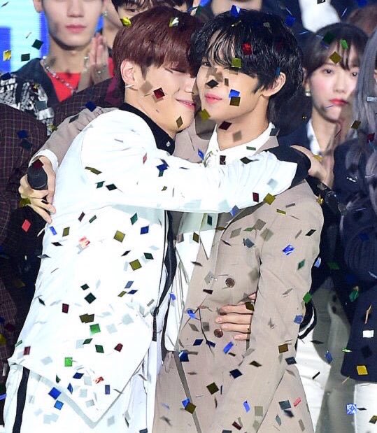 yongbaerz's tweet photo. thinking about how underrated this ship is. its good to think how they always have each other's back from the start til now 🥺💗. wannabond on touchin's 1st win!! wannables, we also won today 😭
#강다니엘 #배진영 #KANGDANIEL #BAEJINYOUNG #NIELDEEP https://t.co/vdmuUSidJY