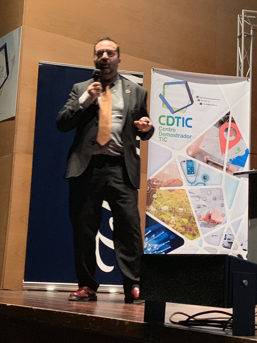 fmorcillo's tweet photo. @pablogarguez destaca cuáles son los principales retos de la digitalización rural  en #Extremadura.
@Junta_Ex #smallsmartcity https://t.co/4CTguhKmXz