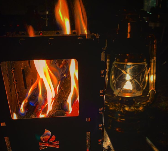 BushcraftE's tweet photo. There's nothing like a cozy fireplace, especially during the cold season 🔥 What draws you outside, even when it's cold? ❄
📷 https://t.co/INPTn7mII9 👏🏻
#bushcraftessentials #bushboxxl #notforwimps #nixfürwarmduscher #adventure #survival #friluftsliv #rausundmachen #outdoors https://t.co/U9SFQFsUtb