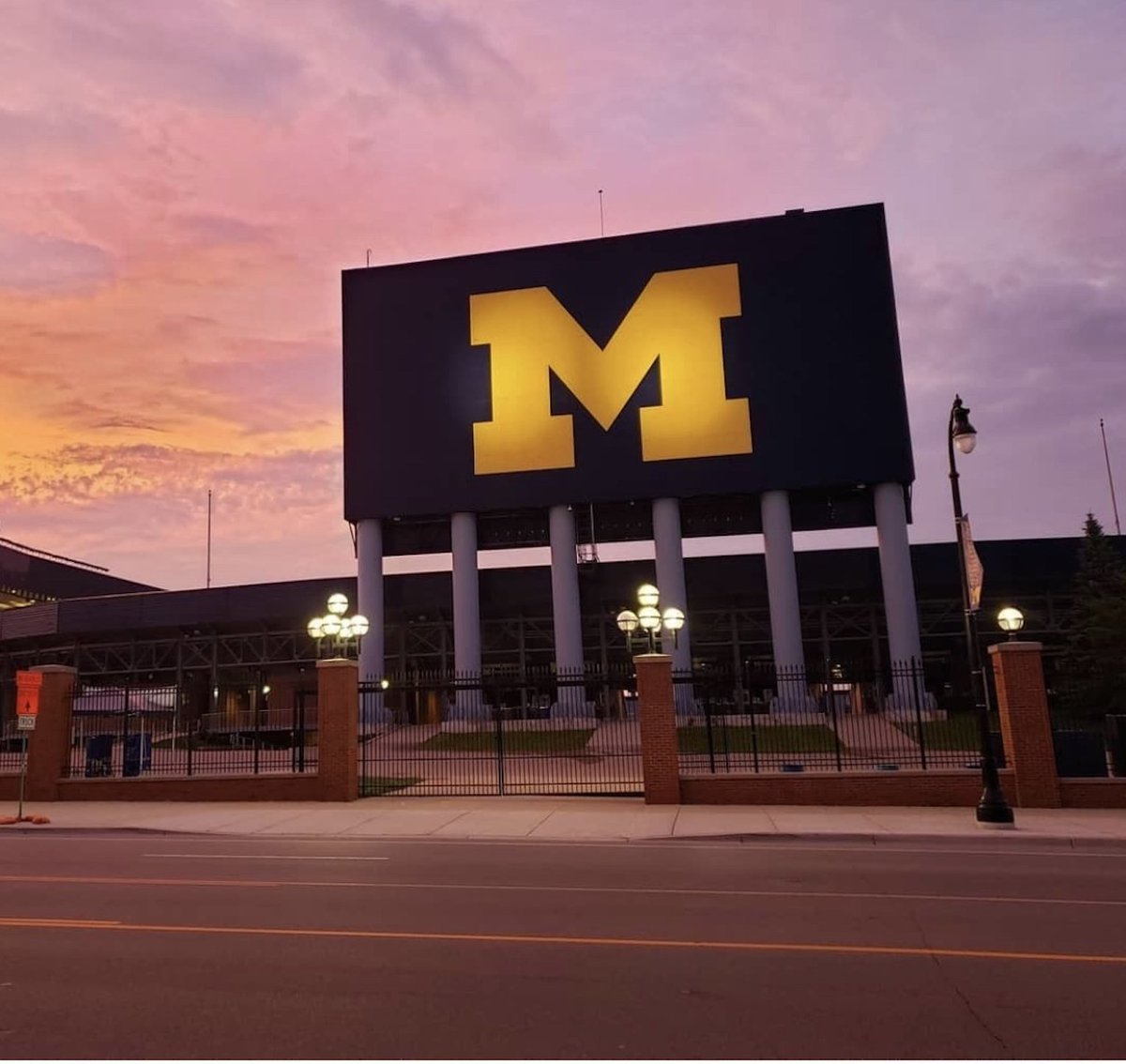 sam_jh77's tweet photo. #MUSICMatters is celebrating #GivingBlueDay in our favorite place on Earth, Ann Arbor. Donate Here: https://t.co/uUhPaye5D0 https://t.co/es3mAoWTWq