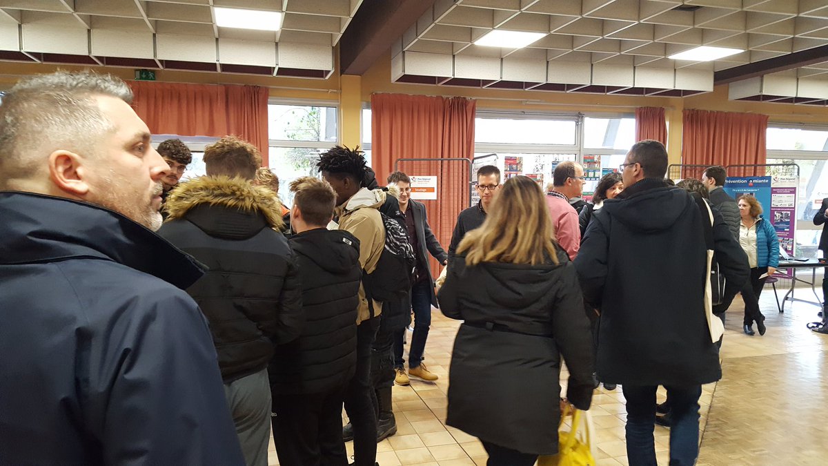 chapron_sonia's tweet photo. Les actions du #PRST3 déployées au plus près des #territoires et des #entreprises de #proximité...comme ce matin à Gorges au forum de la #Prevention. @U2P_pdl investi dans le travail partenarial du #PRST. https://t.co/sS4xTUIlG2