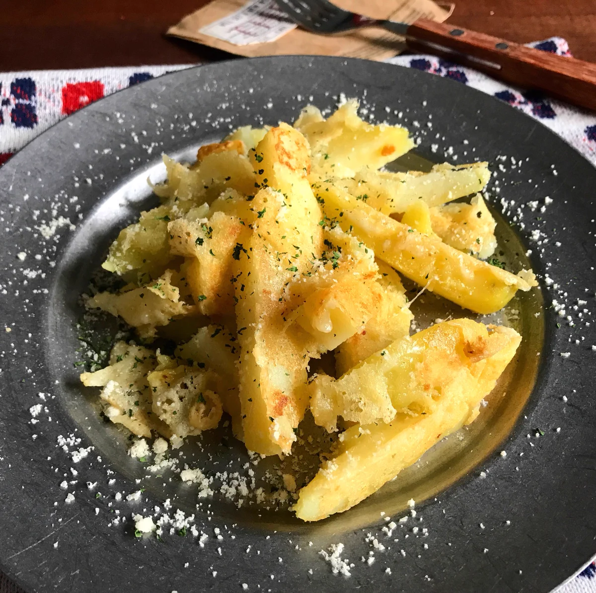 たっぷりのチーズとじゃがいもの組み合わせが美味しそう！「コンソメダブルチーズポテト」のレシピ！