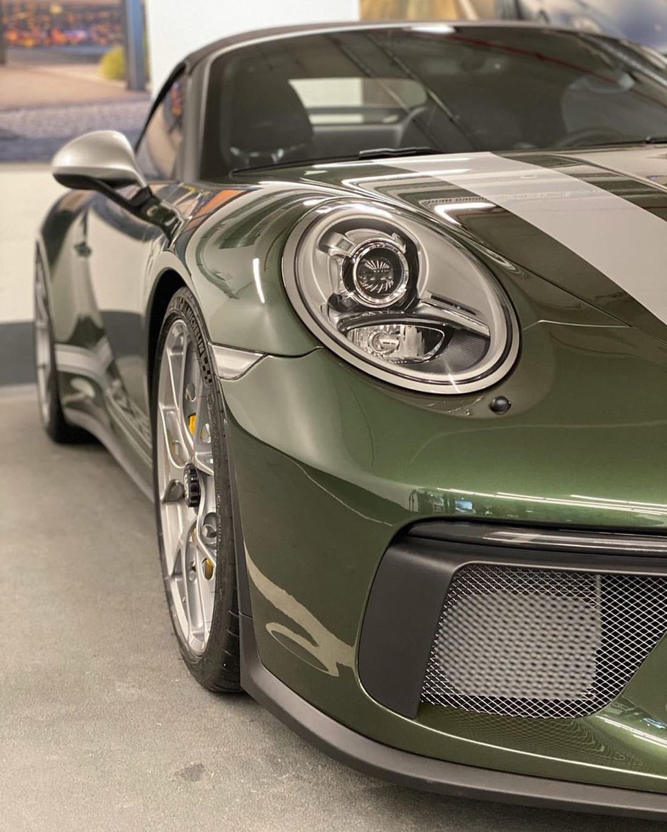 Porsche911UK's tweet photo. This #OakGreen #911Speedter is very special and owned by a certain #PorscheLegend @walter.roehrl #nosubstitute #991Speedster 🎯 via @dominicamberger 
#Porsche911Speedster
#PorschePTS #911uk
#Porsche911uk #PorscheMoment https://t.co/CABdkTMZ5Z