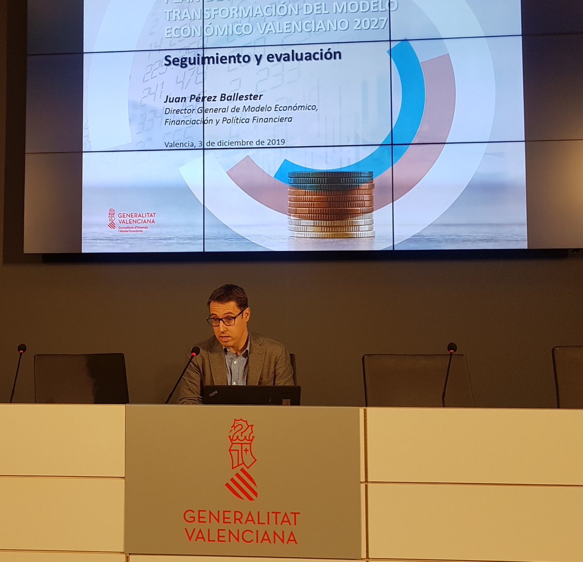 GVAhisenda's tweet photo. 🗣 @JuanPerezEco ha expuesto a los representantes de las consellerias las principales líneas de acción y los nuevos retos del Plan de Acción para la Transformación del Modelo Económico #ModelEconomic https://t.co/31RT7Jp82k