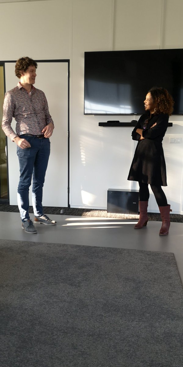 Momentje hoor! Wisseling van de wacht bij Tear. Bedankt Martin en Geert Jan en welkom Minella als nieuwe directeur van @TearNetherlands #driewerfhoera #welkomminella