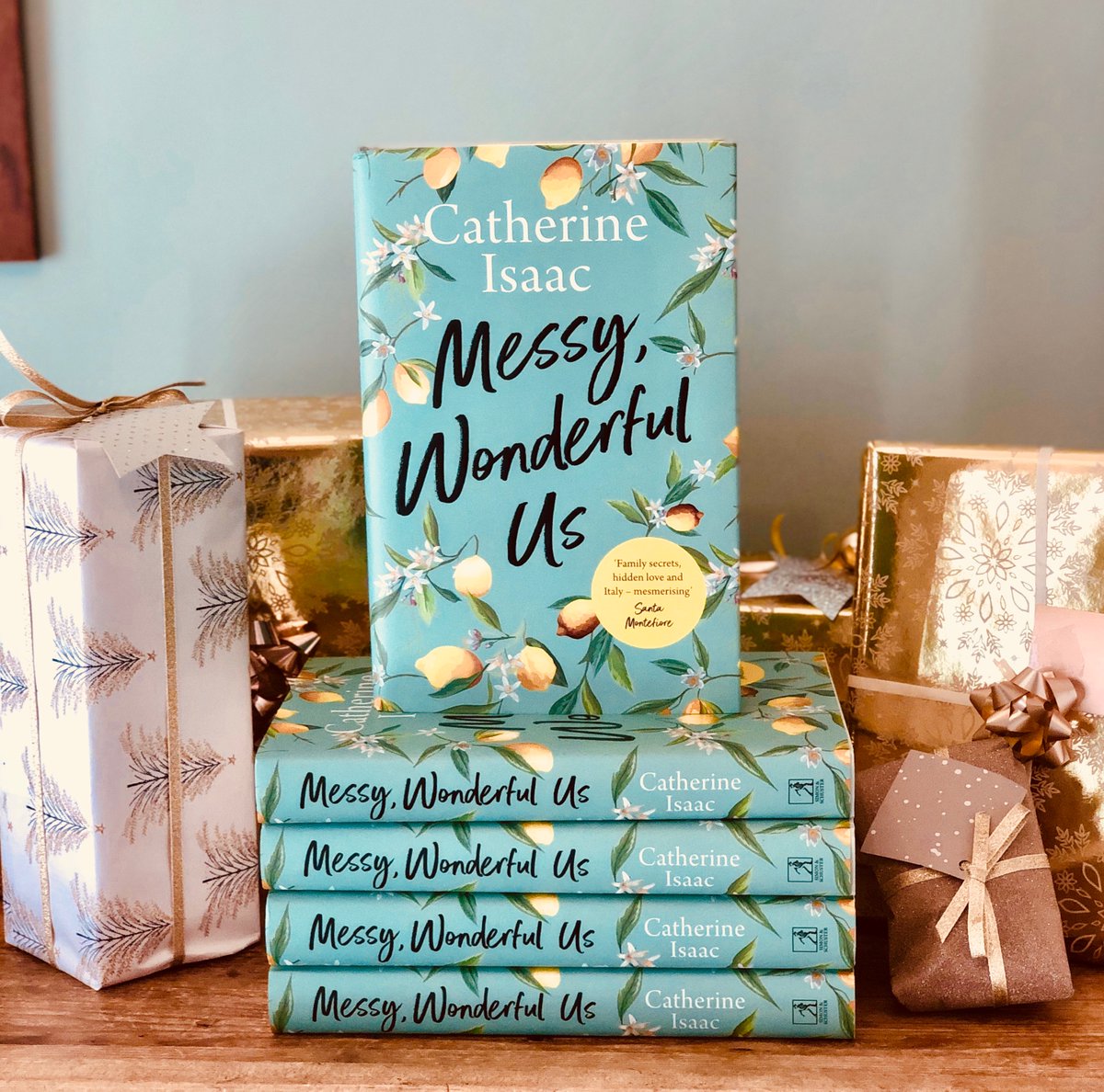 Jane_Costello_'s tweet photo. A gorgeous Christmas gift for your mum, sister or best friend is on me! I'm giving away 5 hardback copies of #MessyWonderfulUs. Simply RT &amp; follow me by 10pm on 7th December for a chance to #WIN https://t.co/03yEjdJT5j