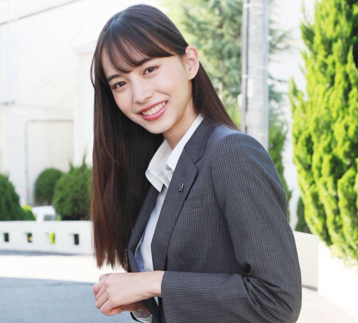 レイ レベルビリオン この 劇中だとクールな大人の女性って感じでなかなか笑うシーンとかないけどインタビューの写真とかで中の人が劇中衣装のままで見せる本編では絶対に見れないであろう笑顔に非常に弱い 語彙力