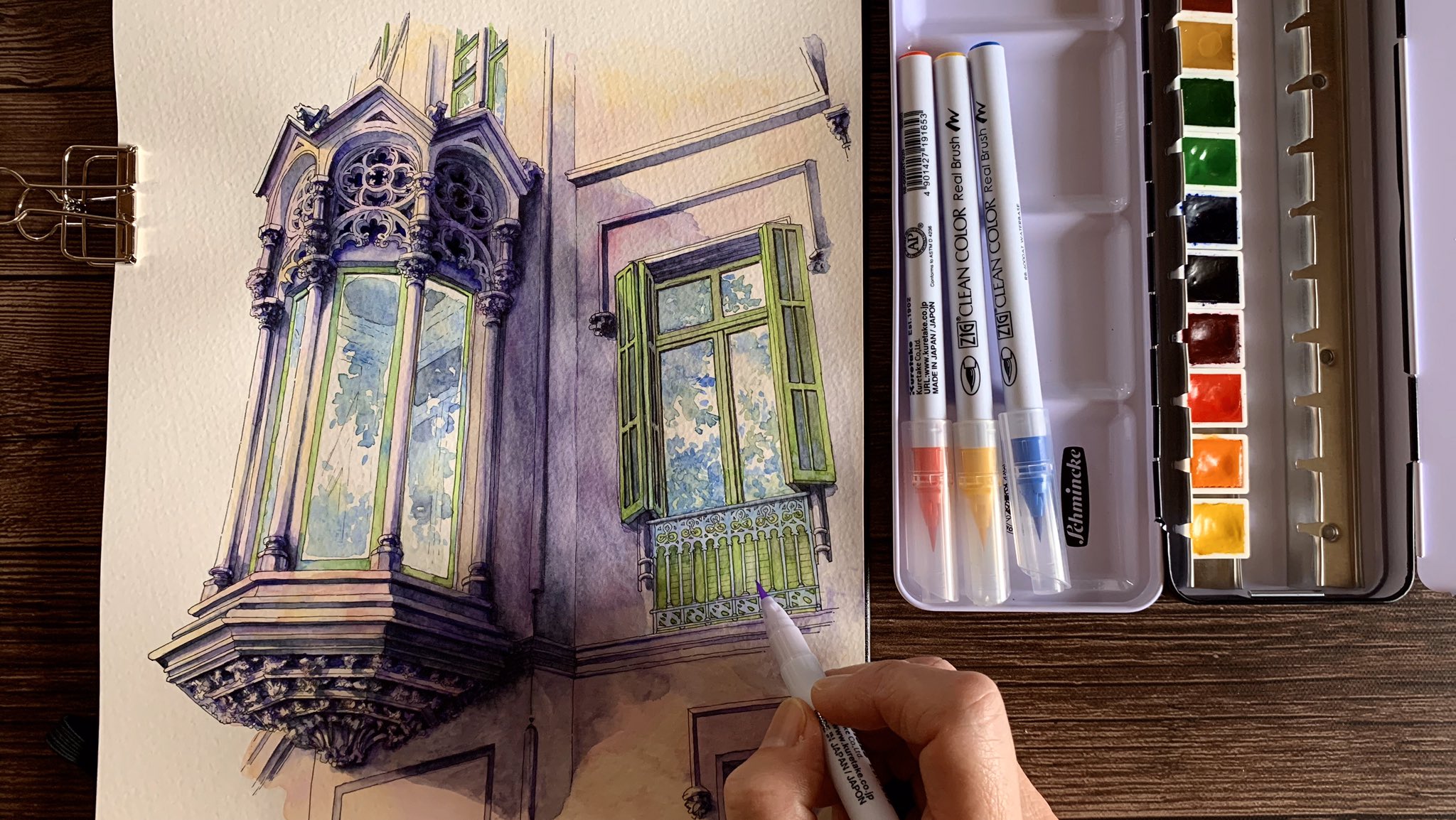 りひこ 絵 世界の出窓から バルセロナのカサ マルファcasa Marfaの一部を描きました 1905年に建てられた ネオゴシックを取り入れたモデルニスモ様式 アール ヌーヴォー です イラスト アナログ モレスキン 水彩絵を流して水彩民を増やそう