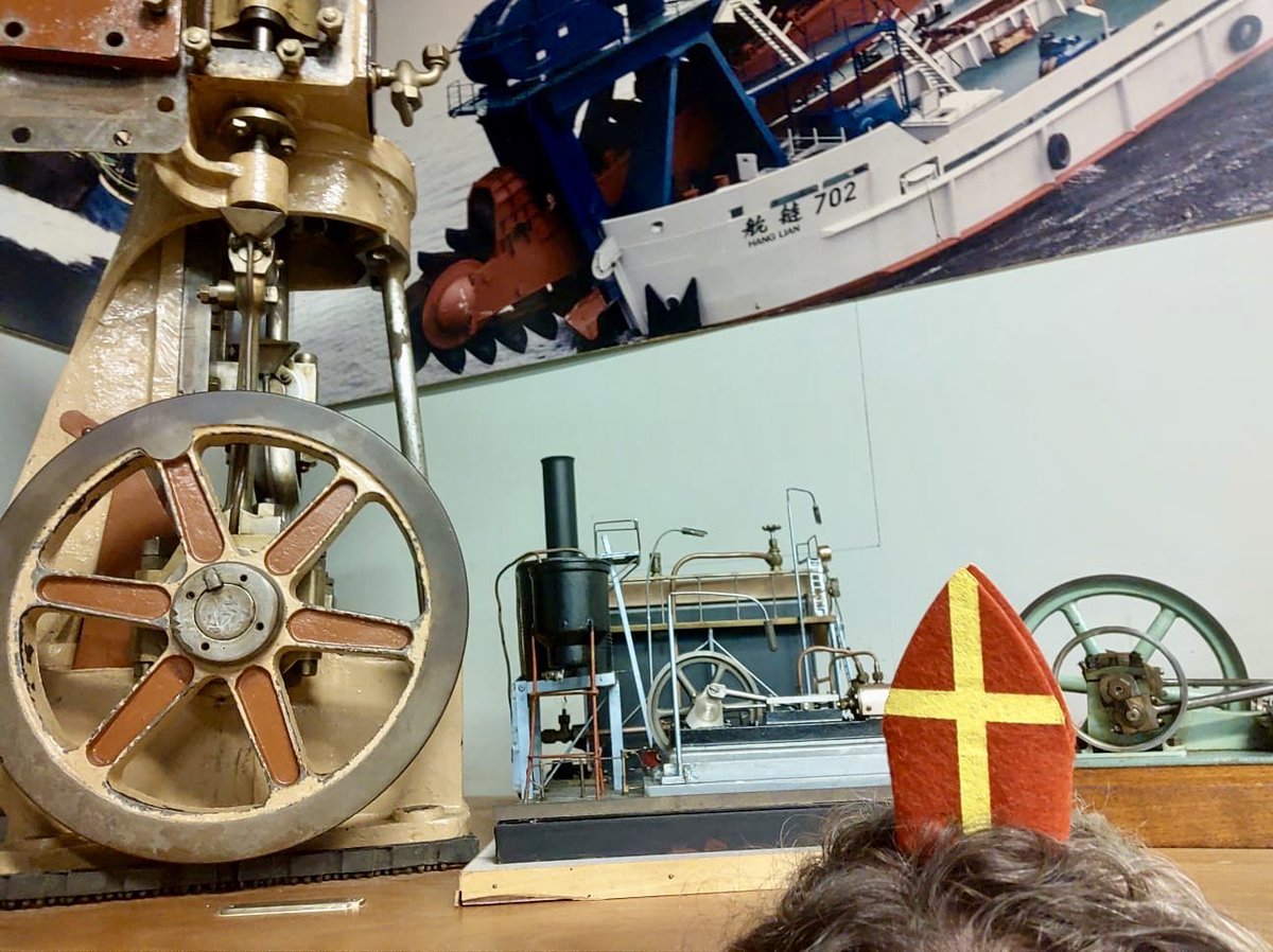 Zaterdag 7 december om 14.00 hebben we een gratis Sinterklaasrondleiding over STOOM in het Koetshuis! De Sint reist sinds jaar en dag met stoommachines naar Nederland. Maar wat is stoom en hoe werkt een stoomboot of stoomtrein? Ontdek het in ons museum! #baggervet <a href="/MooiSliedrecht/">Mooi Sliedrecht</a>