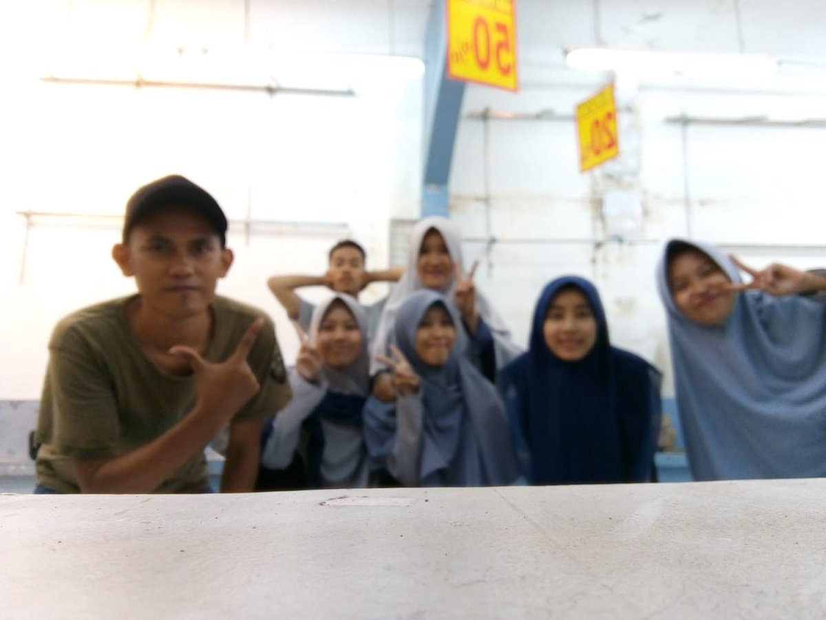 bertyayur's tweet photo. Tiap hari kita denger RadiO @pilaradio886fm tapi skrg aku dengerin @pilaradio886fm sendirian 😞kita GX bisa dengerin @pilaradio886fm bareng lagi 😭 aku bakal merindukan kalian sahabat , keluarga MURATO BUSANA CIREBON . Semoga kalian sllu bahagia dan sehat trs ya 🤗😘 https://t.co/X63zu5S7jk