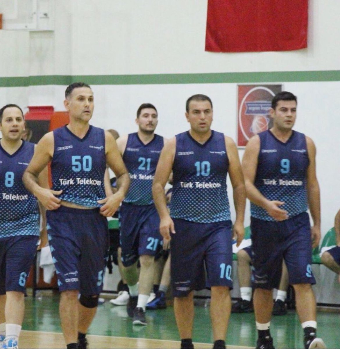 SYBebe77's tweet photo. İzmir Bölge Basket takımımız Mavi Efeler seriye bağladı.Tüm takımımızın emeğine sağlık.🏆Geliyoruz... https://t.co/GmHLwDyYNa
