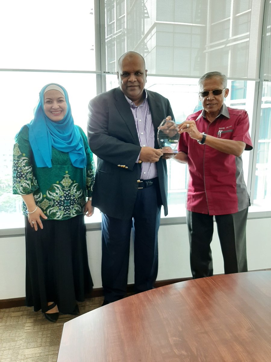 IAPIntegrated's tweet photo. Appreciation lunch for Dato' Haji Mohd Redza Shah Abdul Wahid.
Our deepest gratitude and appreciation for over 5 years of dedicated services.
Thank you for everything Dato' Redza! โค๏ธ
#DatoRedza #AffinIslamic #IAP #IAPlatform #IslamicFintech #InvestmentAccount #RaiseFunding https://t.co/AYlaGKMaJY