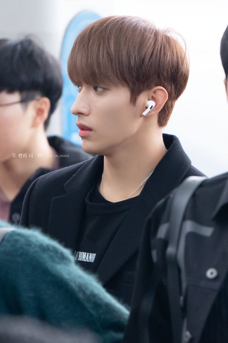 2pieces_17's tweet photo. 191203 ICN 출국 HQ

❄️                                🍂

#세븐틴 #도겸 #DK #호시 #HOSHI #SEVENTEEN https://t.co/9x4yrByPI5