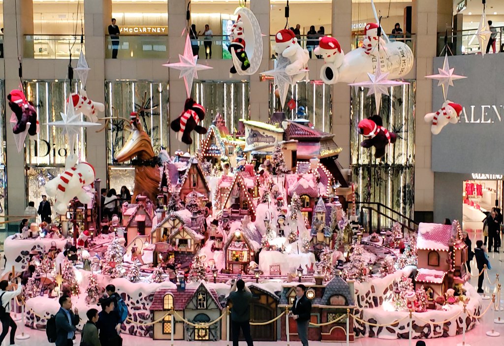 香港グルメ日記 香港ランドマークの19年クリスマスデコレーション 毎年ランドマークが香港で一番綺麗 香港 香港クリスマス クリスマス Hongkong Landmark