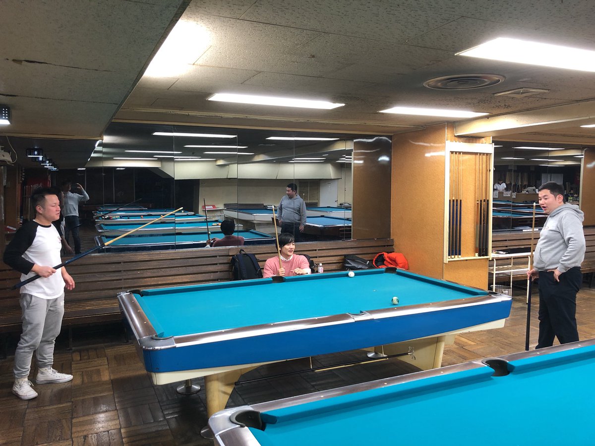 ヤーレンズ 楢原 元家メンバーで洋食屋さんでご飯食べて ゲームセンターでフリースローとボタン連打ゲーム とエアホッケーやって バッティングセンターでピッチング 反射神経ゲーム ホッケーゲームやって ビリヤードしてました 大学生みたいな遊びを