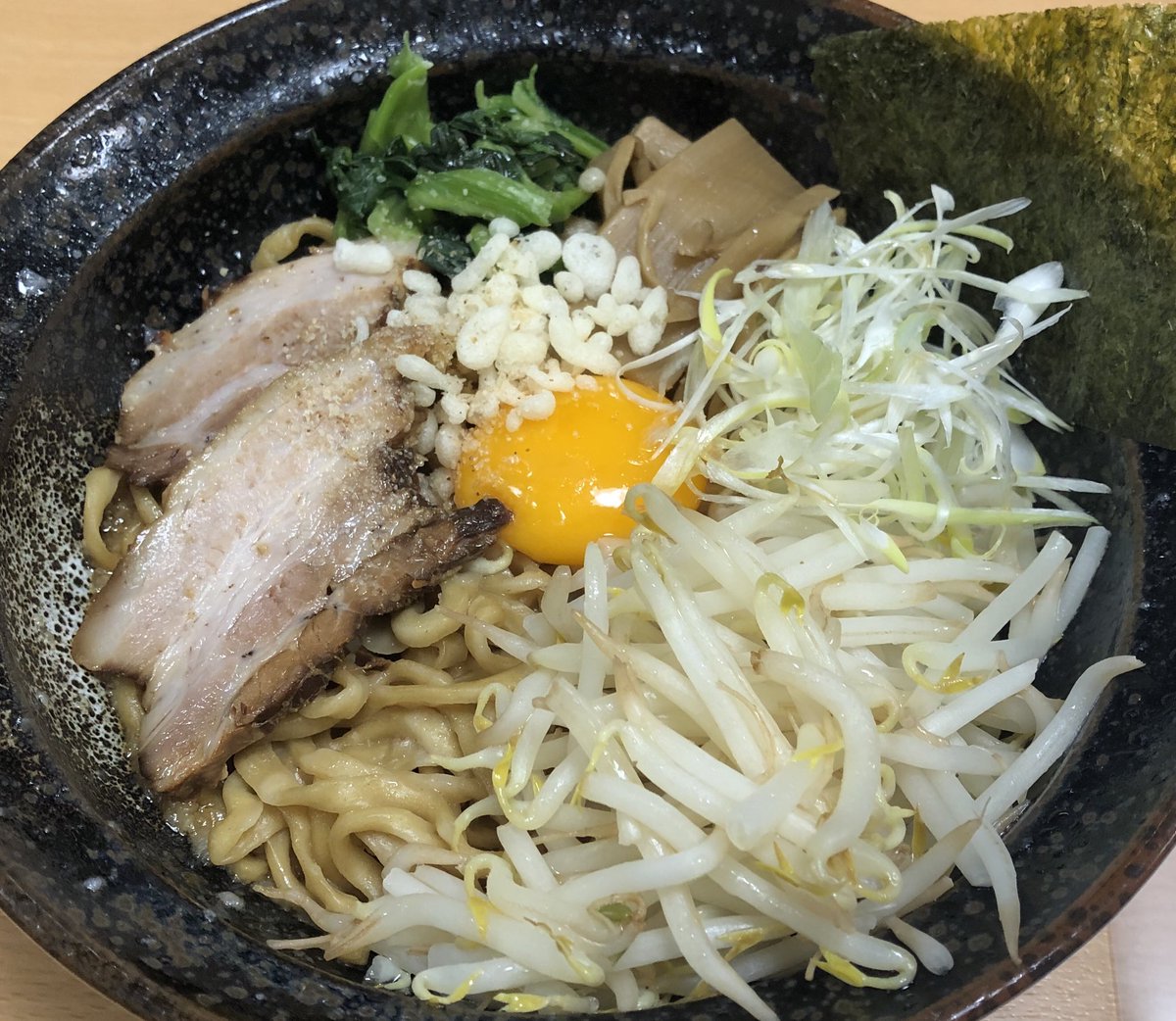 まるごと県央 らーめん流れ星さんで取材でした ニンニクと背脂 醤油ダレががっつんと効いた油そば 冬を乗り切る元気が出ました 詳しくは12月23日発行のまるごと県央で らーめん流れ星 油そば 燕市 まるごと県央