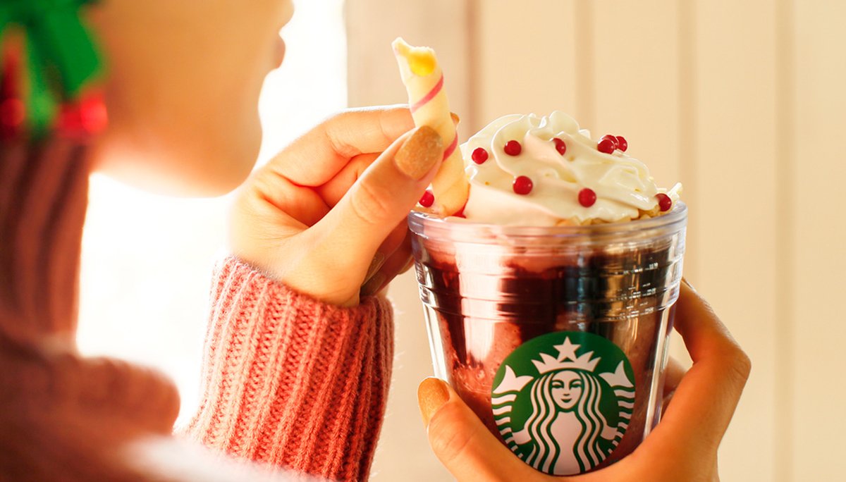 Starbucks_J's tweet photo. Coming tomorrow🎄
いよいよ明日(12/4)から #サンタブーツチョコレートフラペチーノ® が全国のお店に登場します😋🍫 お楽しみに！ https://t.co/Mub5jXYIHI