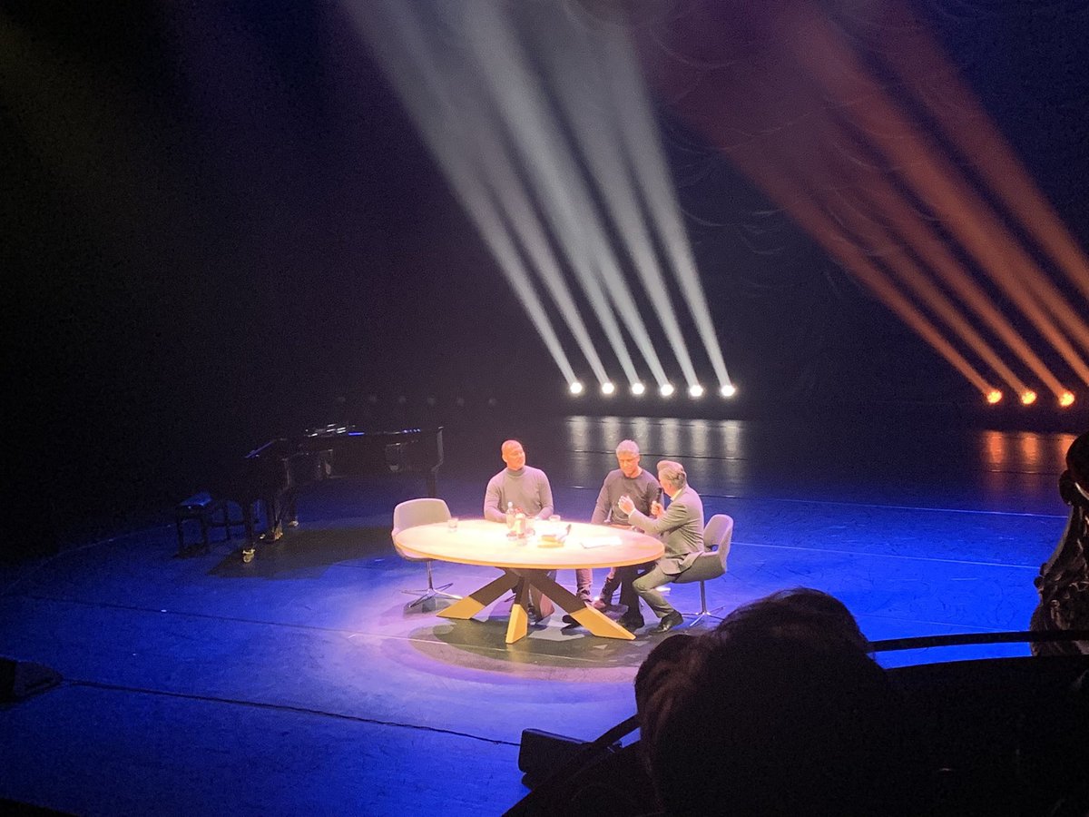 Gisteren mocht ik samen met m’n liefste met gloeiende wangetjes de boekpresentatie van ‘Basta’, de biografie van Marco van Basten, bijwonen. Bijna de 1/2 gelezen nu. Wat een boek! Vanaf blz. 1 brok in m’n keel. Openhartig, zelfbewust, hard en toch ook weer elegant. Pfffff....❤️