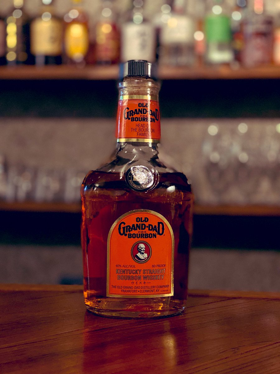 Bar_SHIN0829's tweet photo. 本日のオススメ🥃
.
.
#OldGRANDDAD #オールドグランドダッド
#ウイスキー #バーボン
.
.

ラベルのデザインのおじいさんが
創始者のベージル・ヘイデンさんだそうです✧︎

ロック、ストレートで男らしく!
が似合う一本です。

.
#オシャレなBAR #隠れ家BAR #BAR #大阪 #京町堀 #阿波座 #本町 #靭公園 https://t.co/ykFsowk4I2