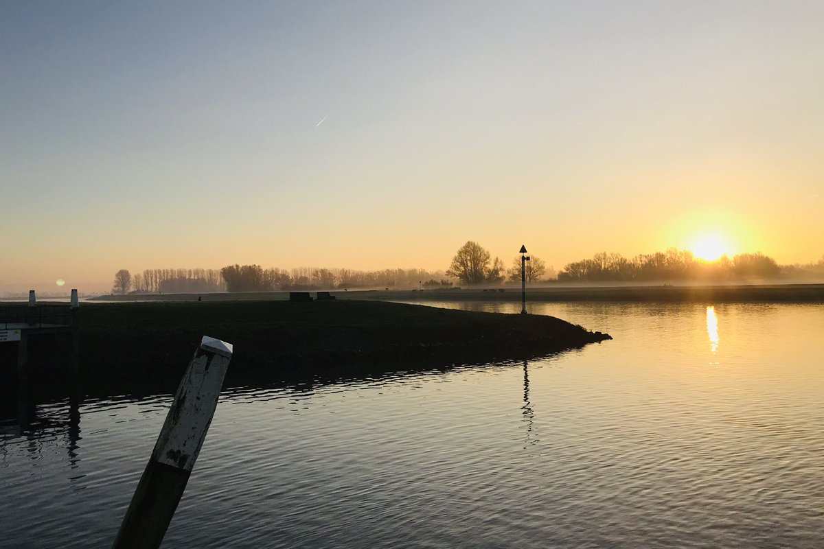 irismeerts's tweet photo. Goeiemorgen! ☀️
#Waik #Nederrijn #bijnaLek
@GemWbDuurstede https://t.co/xqDrLzxvU1