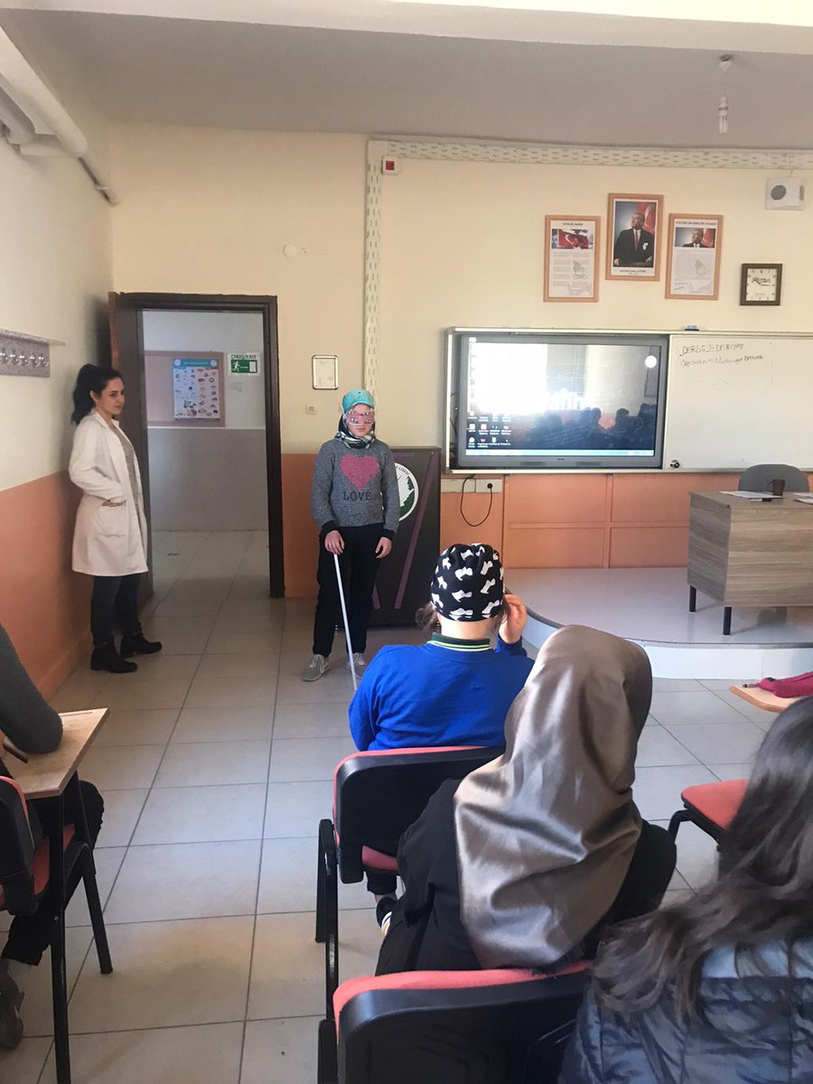3 Aralık Dünya Engelliler Günü münasebetiyle okulumuzda Nur Atak öğretmenimiz önderliğinde etkinlik yapılmıştır.