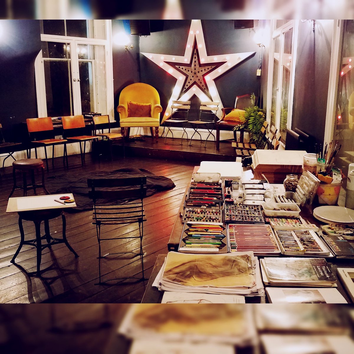 🌠 Drop in to draw brilliant model Leo aka JiggleChick here this eve Tuesday 3rd Dec 💡Drawing times 7:30pm-9pm upstairs <a href="/StarbyHD/">Star By Hackney Downs</a> 🌟 Paper provided + big range of drawing materials here for you to borrow £10 inc 🎨 #LifeDrawing #TuesdayThoughts #DrawingTheStar #DropIn #DrawMore