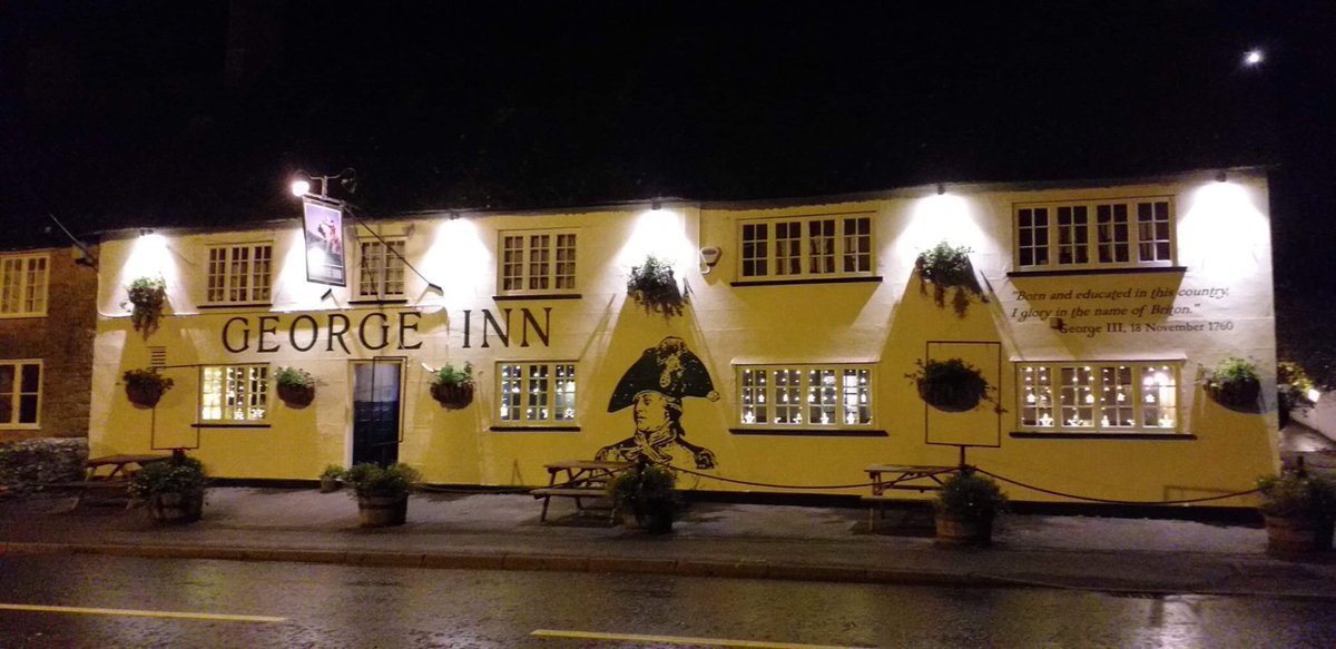 All very Christmassy over the road at The George.
#prechristmasbreaks #dorsetholidaycottage