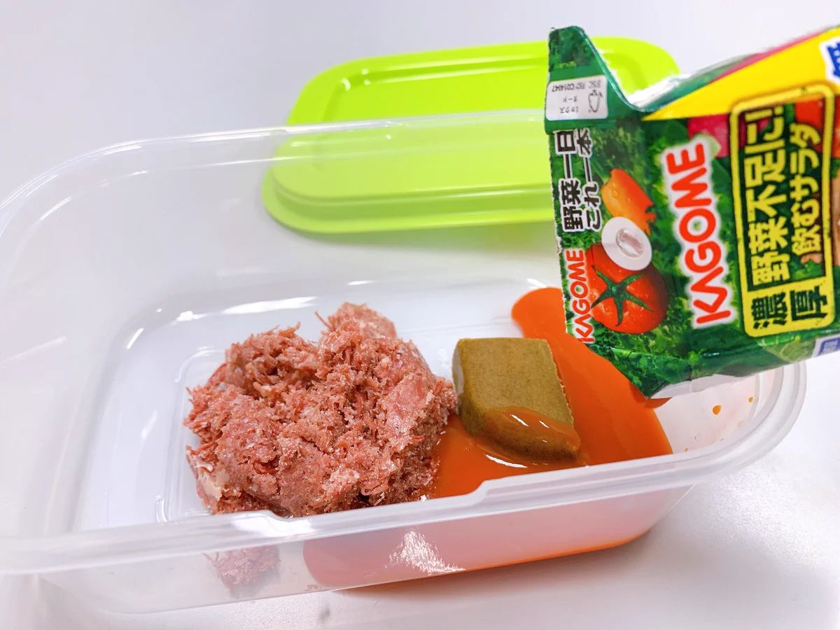 包丁不要なので洗い物も少なく済む！コンビーフと野菜ジュースで作る「コンビーフカレー」の作り方！