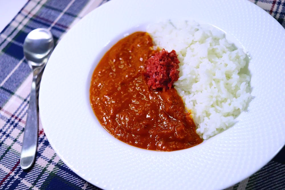 包丁不要なので洗い物も少なく済む！コンビーフと野菜ジュースで作る「コンビーフカレー」の作り方！