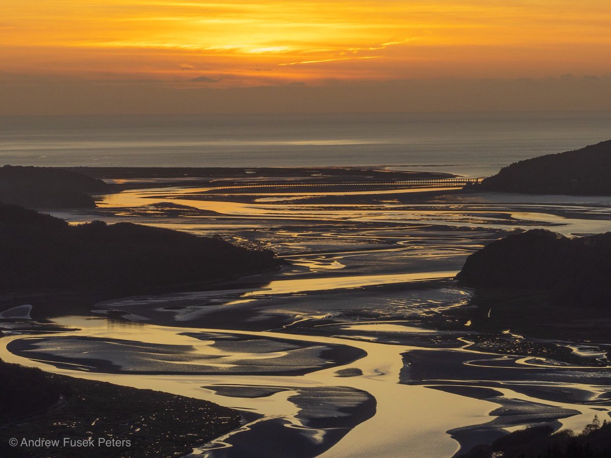 2peters's tweet photo. Mawddach Estuary at dusk @BBCCountryfile @CPRE @Countrymaned @BBCSpringwatch #appicoftheweek #digitalcameraPOTD #photooftheday @nationaltrust @NatGeoPhotos @IoloWilliams2 @WPPmagazine @elementumjournl https://t.co/qOukzLfNJL