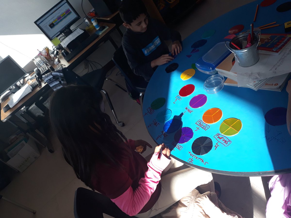 CNavar_BNES's tweet photo. 2nd Grade WIN Scholars collaborate to label fraction circles #MindfulMonday #neverstoplearning #hocuspocuseverybodyfocus https://t.co/QRei6WBvBw