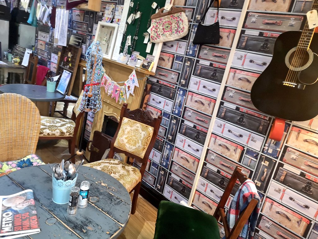 ZarahPattison's tweet photo. The only time train a train delay has benefitted me... Discovering this beautiful #retro #coffee shop under my nose #shoplocal #angrycommuter https://t.co/t3W5T2hqDJ