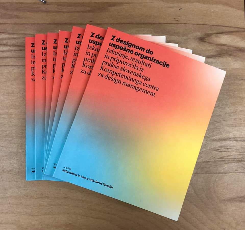MAO_Slovenia's tweet photo. Oblikovanje kot kultura v slovenskih podjetjih in institucijah. Na #taveselidankulture sodelujemo na konferenci, ki jo na @GZSnovice organizira Kompetenčni center za design management in nastopamo kot primer dobre prakse med vrhunskimi slovenskimi podjetji.
#kcdm #czk @mk_gov_si https://t.co/RVI33BX5gU