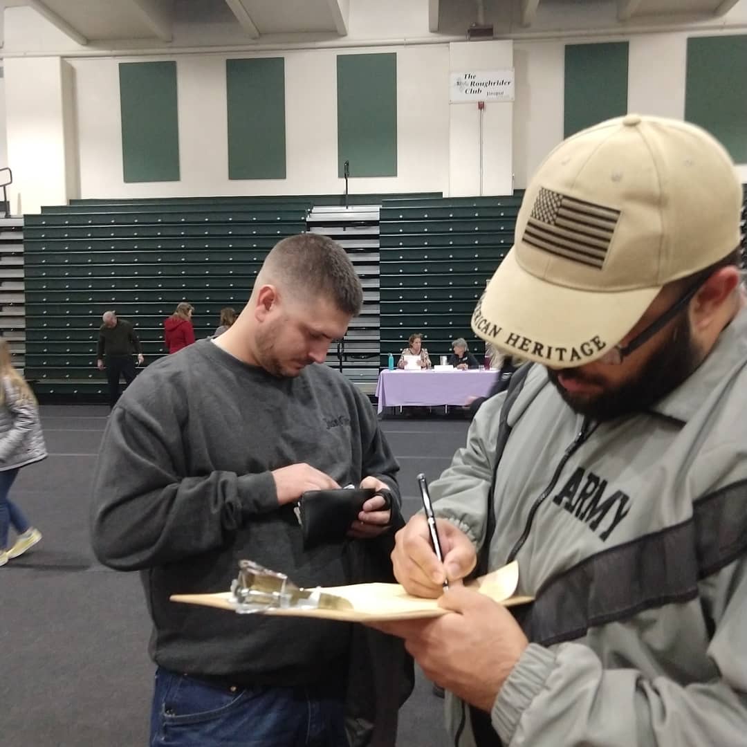 oliviaintheusa's tweet image. So many teenagers at the Cash for College scholarship fair registered as a new Republican voters tonight!!!!👏🏻

 #LeadRight #TeensForTrump #StudentsForTrump